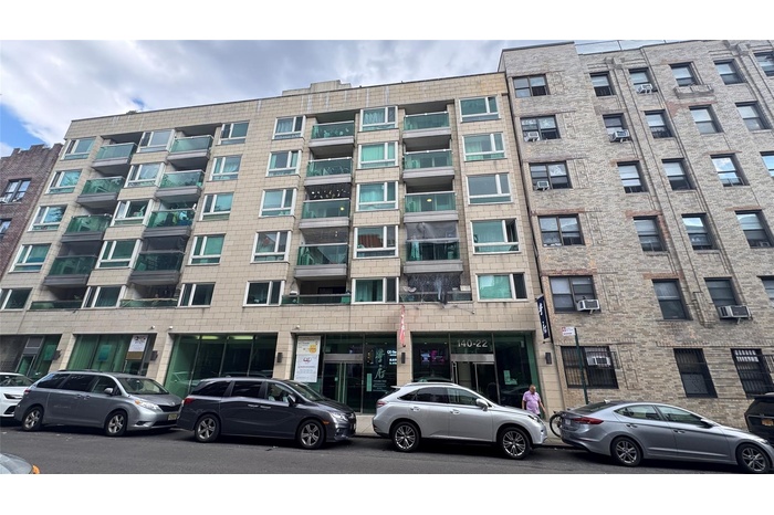 View of apartment building / complex