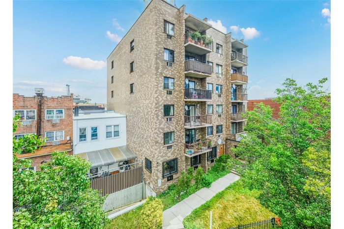 View of apartment building / complex