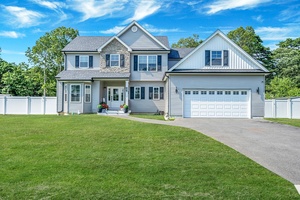 Built in 2022 and located on a quiet cul de sac, this stunning 6 bedroom, 4 bathroom home offers over 4, 000 sq ft of refined living on a half ...