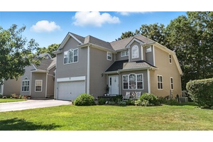 Welcome to this stunning 3 bedroom, 2.