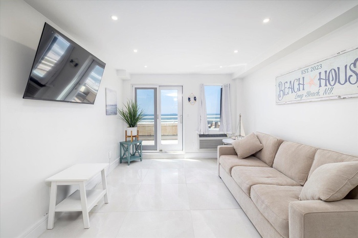 Welcome to the Beach! Oceanfront 1 Bedroom with 200 Foot terrace!