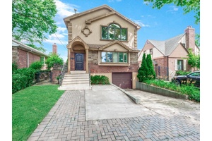 This stunning 2, 763 sq ft luxury single family home, was rebuilt in 2006 and newly renovated in 2022, blending luxury and customized upgrades.