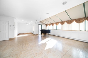 Spacious 4 Bedroom Duplex Condo in Prime Flushing Location Welcome to Unit F7B at 42 31 Colden Ave, a rarely available 4 bedroom, 3 bathroom duplex condo in the highly ...