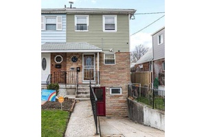 Beautiful 1 Family Semi Detached property with a fully paid for Solar on roof.