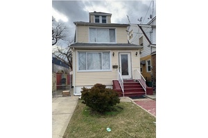 Spacious well kept house, First floor open concept.