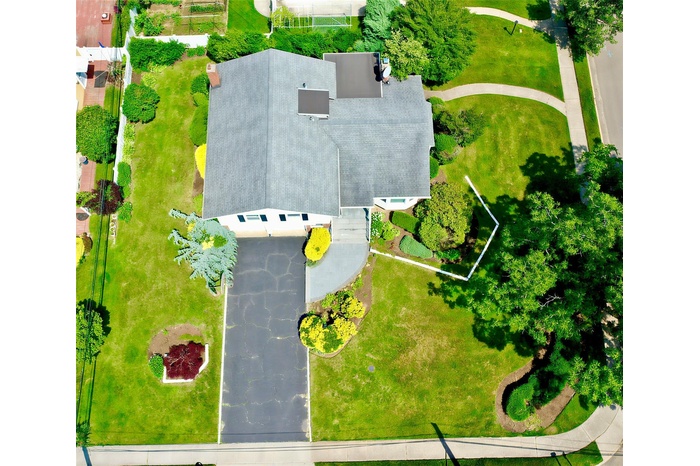 Aerial view of property and surrounding area featuring property boundaries highlighted