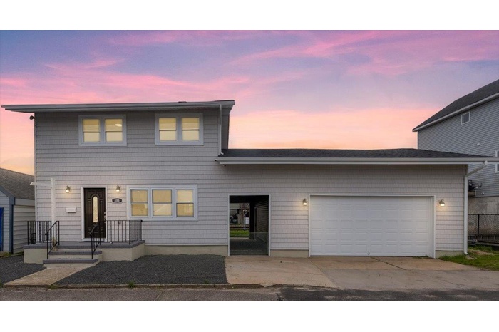 View of front of house with driveway and a garage