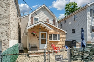 This is a very spacious coop unit nestled in the Edgewater Park Community.
