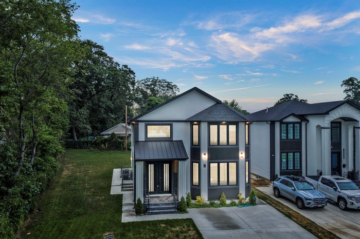 View of front of house featuring a lawn