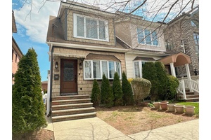 Spectacular, updated single family home in the heart of Flushing !