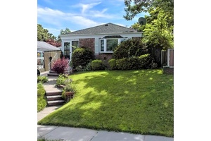 Move in condition, Single Family Detached Brick Ranch, Property 40ftx100ft, Building 25ft x 47ft, 3 Bedrooms, 2 Full Baths, Living Room, Newly finished floors, Newly painted walls, Finish Full Basement ...