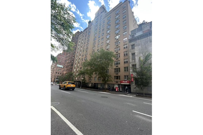 View of apartment building / complex
