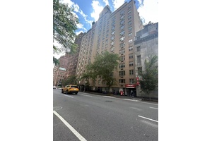 Stunning Oversized 1 Bedroom in Prime Midtown East 310 Lexington Ave 5A Excellent condition, 1 bedroom co op with approx.
