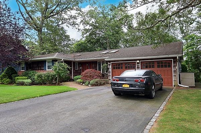 Single story home,  garage, 2 car, and a front yard