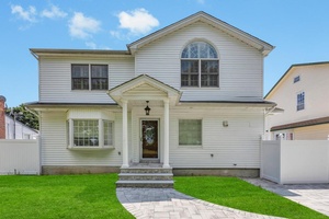 Stunning Updated Colonial in Prime Hicksville Location !