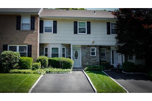 Well maintained and move in ready 3 bedroom, 2.