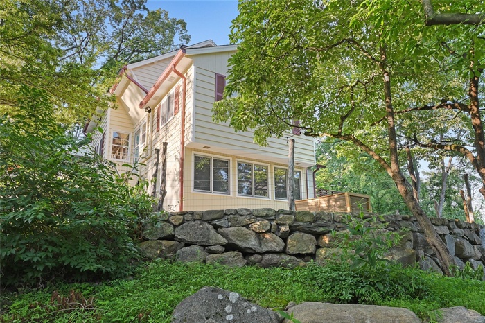 View of home's exterior