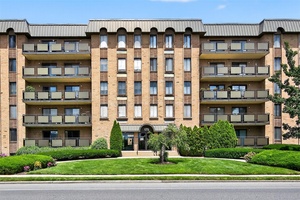 Sun filled, south facing, top floor spacious 2 bedroom condo apartment at The Maple Arms !
