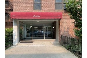 One of a Kind 2 Bed, 1. 5 Bath Artist s Home Renovated to Perfection !