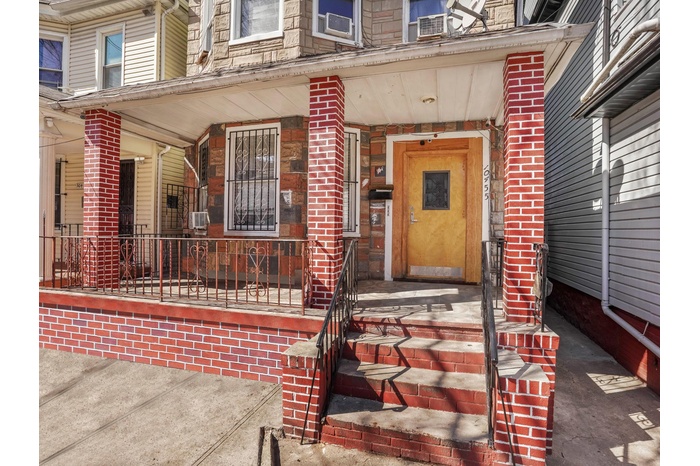 View of exterior entry with covered porch