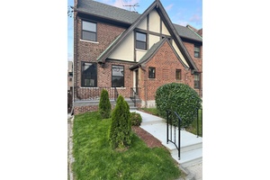 gt ; Prime Location ! We are pleased to present a remarkable opportunity in the highly sought after Indian Village area of Morris Park, Bronx.