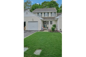 Beautifully maintained 2 br, 1.