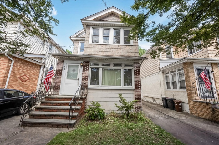 View of front of property with entry steps