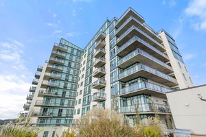 Beautiful Penthouse featuring an open concept with walls of windows, 2 large bedrooms, 2 full baths amp ; huge 670 sq ft private roof top patio with spectacular views.