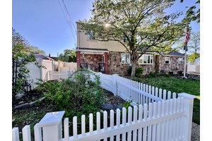 Welcome to 980 Siems Court, a beautiful 3 level home tucked away on a quiet cul de sac in the heart of North Bellmore.