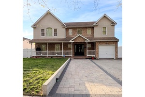 20 year old Gorgeous 3000 plus square foot colonial fully renovated in 2017 boasts huge master bedroom with full bath with jacuzzi, 3 more huge bedrooms, 1.
