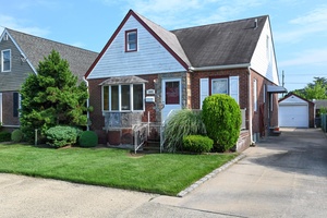 Great Home In The Franklin Square School District, Nice Size Living Room and Kitchen, Has Full Finished Basement With Outside Entrance, and a New Gas Boiler, House Is In Move ...
