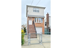 Beautiful attached house on a quiet tree line street in a very nice residential neighborhood.
