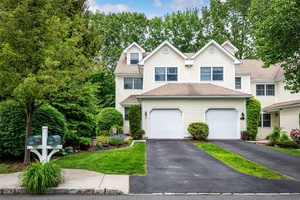 Welcome to this inviting end unit townhome in the coveted Scarborough Glen community, offering a harmonious blend of space, style, and convenience.