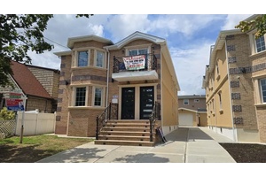 This impressive brand new construction offers an expansive 3, 000 square feet of living space excluding the basement on a desirable 40x110 lot.