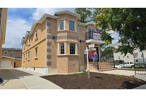 This impressive brand new construction offers an expansive 3, 000 square feet of living space excluding the basement on a desirable 40x110 lot.