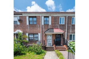 Welcome to this well maintained 3 bedroom, 1.