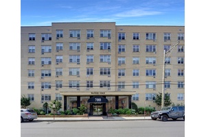 Mint Condition Jumbo Jr4 Apartment Oceanfront Living at Its Finest Live the beachside dream in this beautifully updated Jumbo Jr4 co op located directly on the oceanfront.