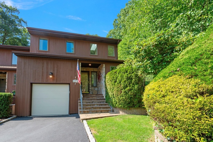 Welcome Home to 31 North Rd In Historic Northport Village