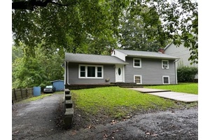 Come Home to this great location in a very commuter Friendly area.