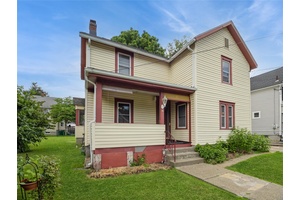 Great Location ! situated just steps from Mount Beacon s scenic hiking trails, Green Street Park, and minutes from Beacon s vibrant Main Street, DIA Beacon, the Hudson River and ...
