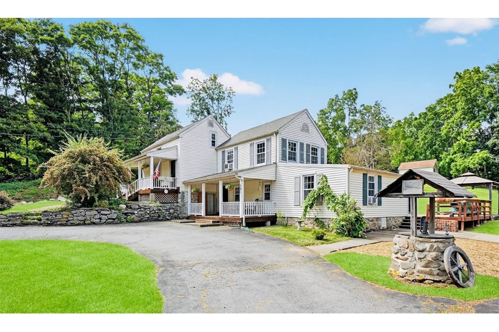 View of front of home featuring a porch