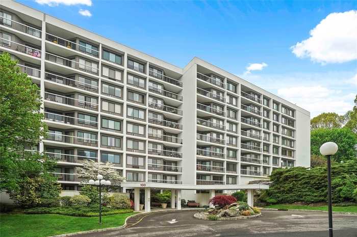 View of apartment building / complex