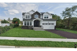NEW CONSTRUCTION ! This stunning new construction offers everything you have been looking for and more.