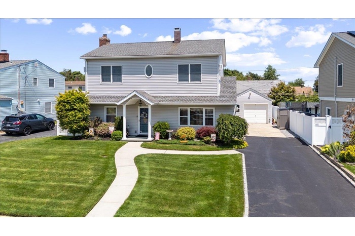 Great Curb Appeal!