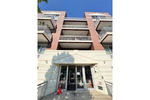Corona prime location, young condo in excellent condition.