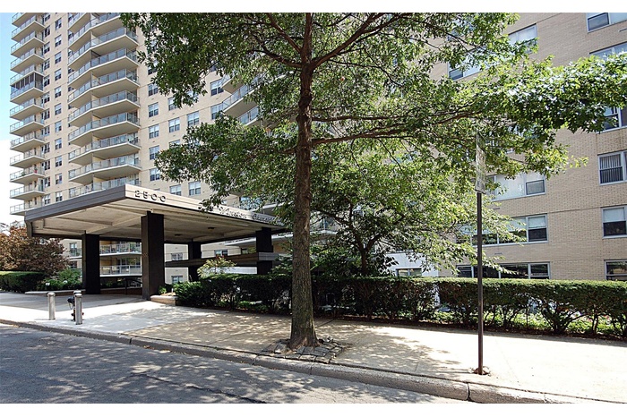 View of apartment building / complex