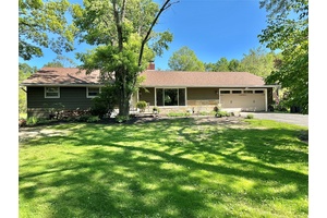 BEAUTIFUL RANCH ON 2 PARK LIKE ACRES IN PINE BUSH SCHOOLS !