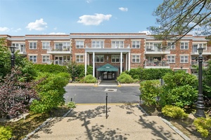 Experience luxury ranch style living in this upscale condominium with doorman and elevator !
