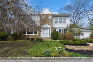 Elegant Living in Prestigious Hewlett Harbor !