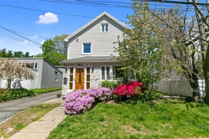 Charming Colonial in the Heart of Great Neck Welcome to 3 Franklin Road a delightful and sun drenched colonial nestled in a prime Great Neck location.
